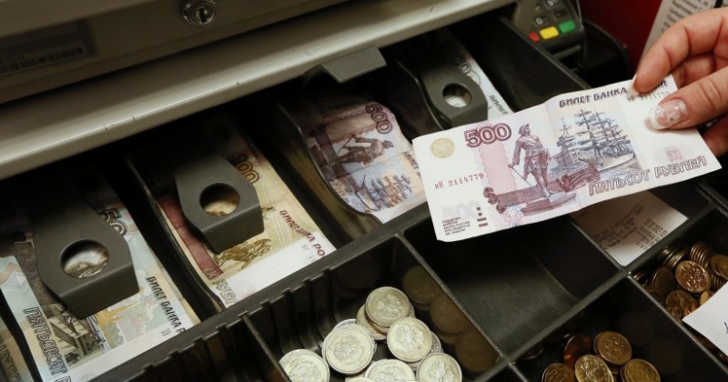 13 тысяч рублей из кассы магазина стройматериалов украли ранее судимые магаданцы
