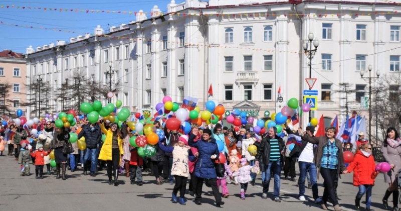 Праздничной демонстрацией и концертными программами встретят в Магадане День Весны и Труда