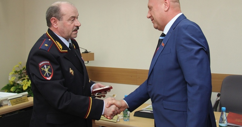 Магаданский парламентарий награжден медалью МВД России