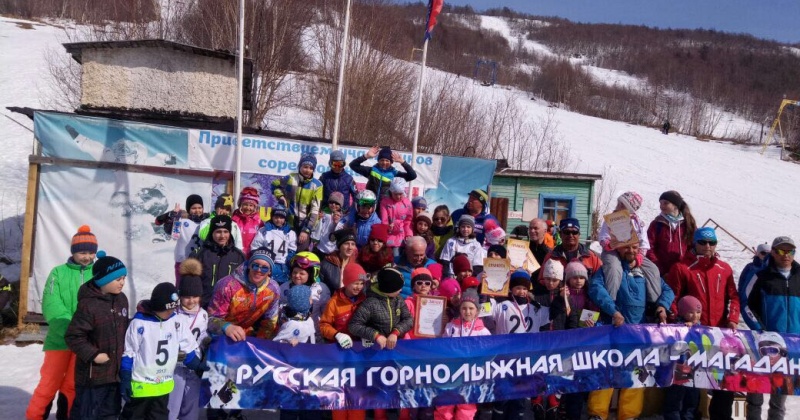 Юные сноубордисты магаданской русской горнолыжной школы закрыли сезон