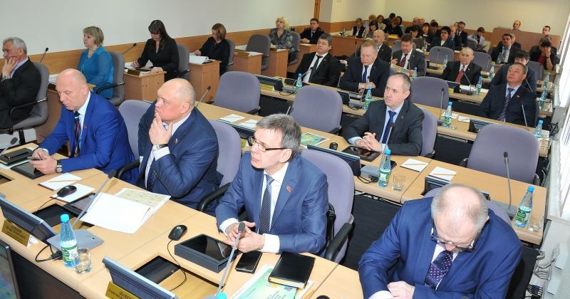 Колымские парламентарии поддержали проект поправок в федеральные законы, противодействующие побуждению к суициду