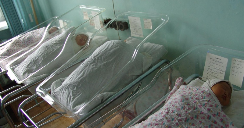В январе – марте 2017 года в органах ЗАГС Магаданской области зарегистрировали 364 записи о рождении