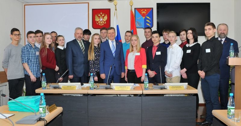 Ольские школьники узнали о развитии парламентаризма в России