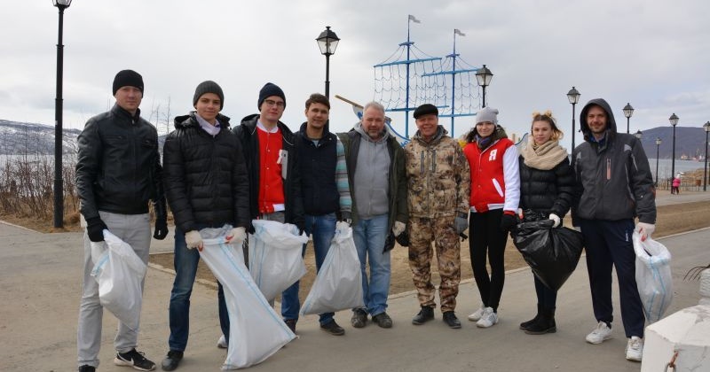 Депутаты и сотрудники аппарата Магаданской областной Думы помогли сделать город чище