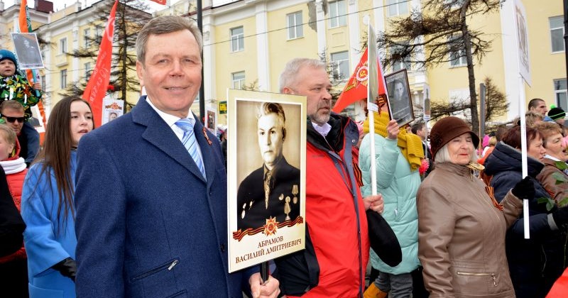 Колымские парламентарии приняли участие в параде ко Дню Победы и всероссийской акции «Бессмертный полк»