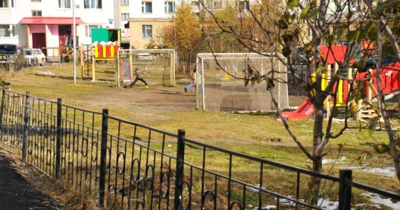 Магаданцев волнует установка детских площадок и ремонты дворовых территорий