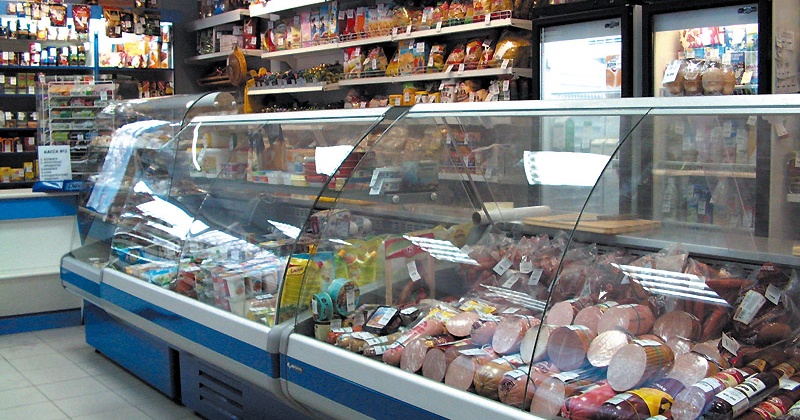 Майонез, рыбу, сгущенку с истекшим сроком годности продавали в колымском магазине