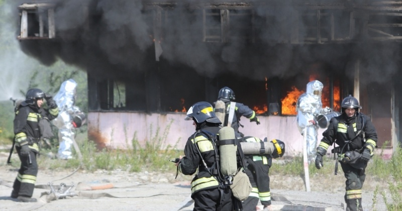 Пожарные МЧС России ликвидировали условное возгорание в Магадане