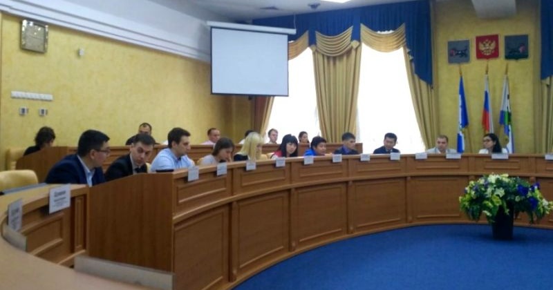 Практики российских субъектов по обеспечению жильем молодых семей обсудили в Иркутске молодые парламентарии со всей страны