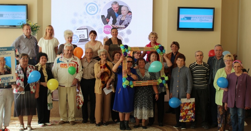 Почти 200 колымских пенсионеров за 2 года прошли компьютерные курсы «Азбуки интернета»