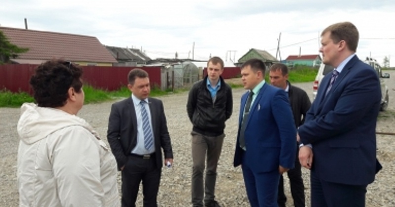 Вопросы эксплуатации домов обсудил Юрий Кривошеин с жителями Тауйска, Талона, Армани