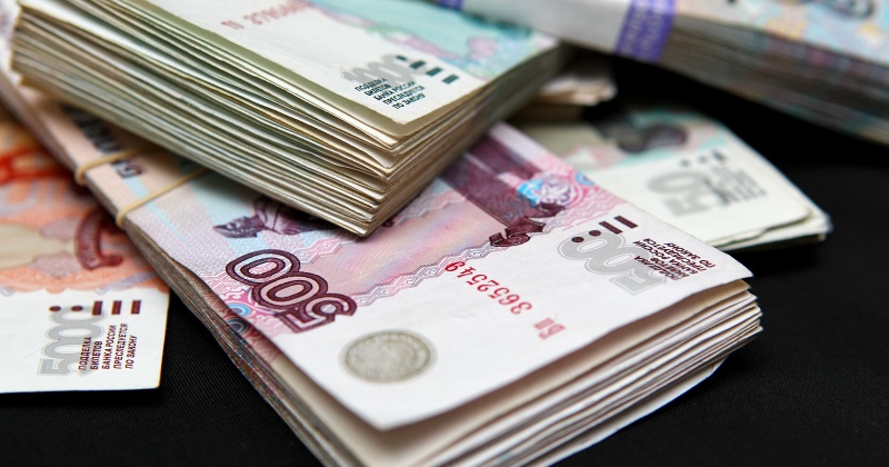 Среднемесячная номинальная начисленная заработная плата работников организаций на Колыме составляет 69685 рублей