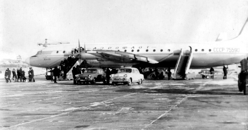 54 года назад было досрочно закончено строительство первой очереди взлётно-посадочной полосы магаданского аэропорта на 56-м километре.