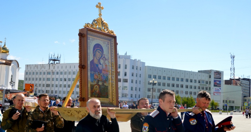 Участники автопробега Магадан-Донецк-Москва привезут в Элисту Казанскую икону Божией Матери