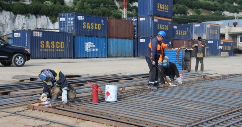 Один из двух причалов магаданского морского торгового порта готовится к сдаче в эксплуатацию