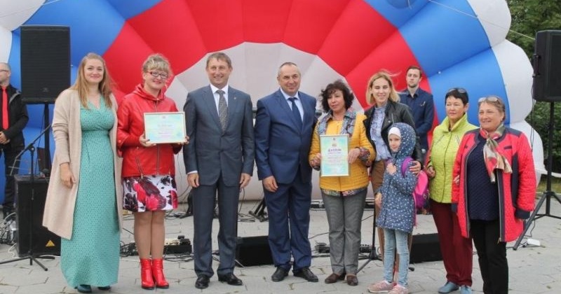 Эдуард Козлов наградил победителей городского конкурса «Северное соцветие-2017»