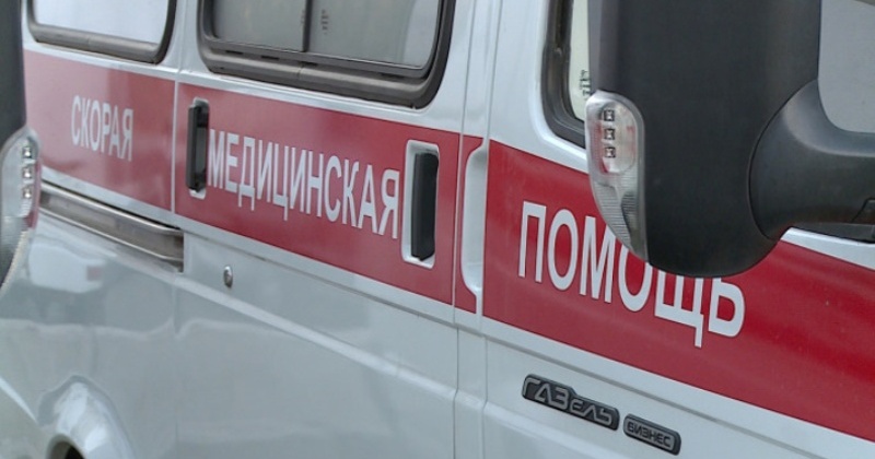 Попытавшись выйти на ходу из автомобиля, магаданка получила телесные повреждения