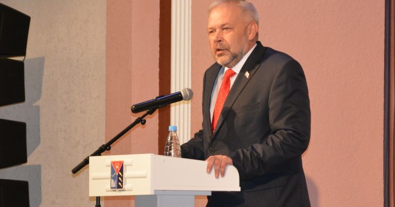 Первый вице-спикер колымского парламента приветствовал участников областного педагогического совещания