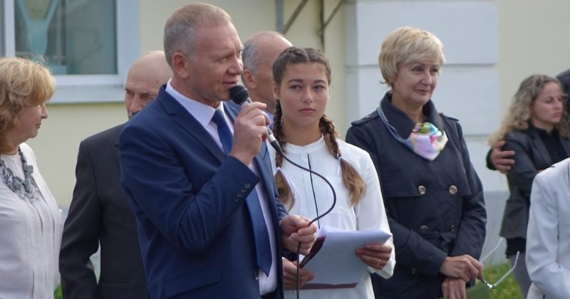 Владимир Милотворский вместе с коллективом ПАО "Магаданэнерго" помог собраться в школу подопечным детского дома