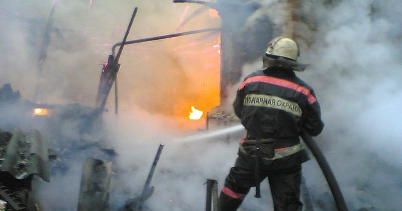 Колымские пожарные ликвидировали загорание бани