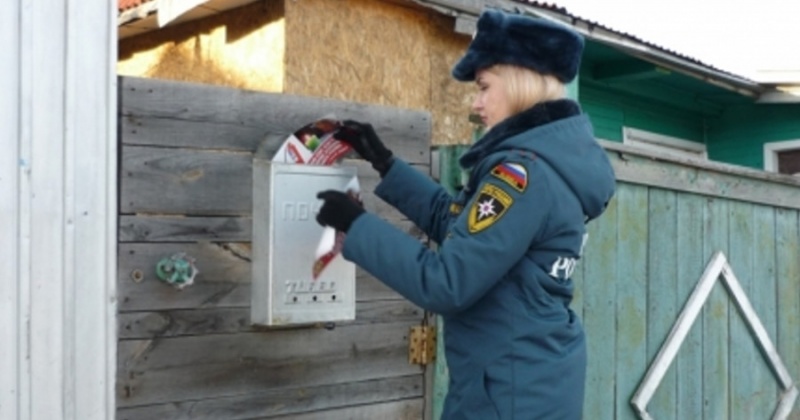 Жилые дома с печным отоплением посетили магаданские инспектора  ГУ МЧС России
