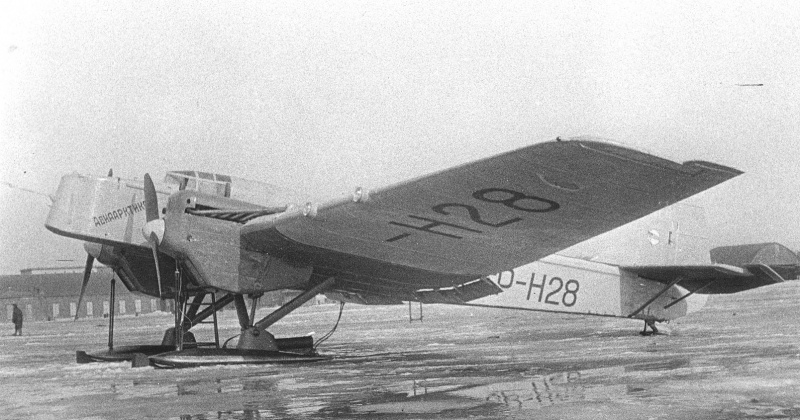 79 лет назад Дальстроем в Москве закуплен двухмоторный девятиместный самолёт «ПС-7», оборудованный для полётов в полярных условиях