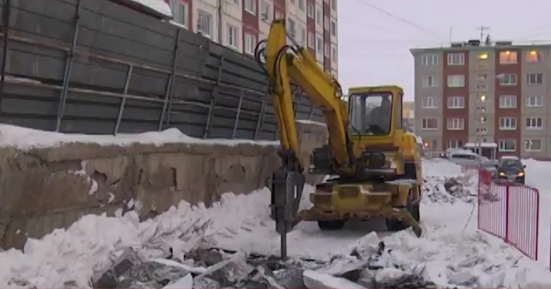 В Магадане начался ремонт подпорной стены на улице Колымской, 10