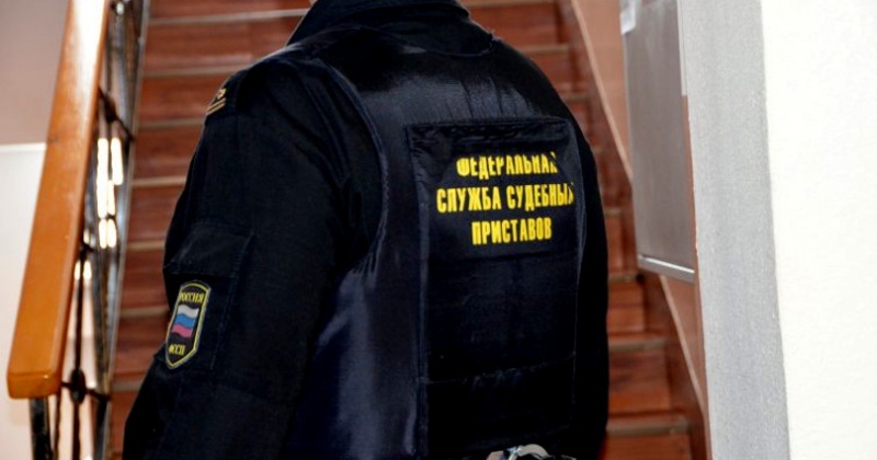 За нож в кармане посетитель магаданского суда заплатит административный штраф в размере от 500 до 1000 рублей.