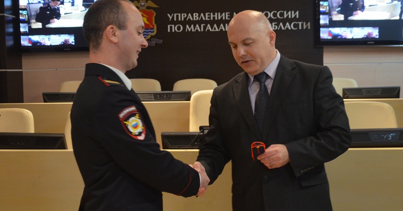 В УМВД России по Магаданской области молодым полицейским вручили первые звания