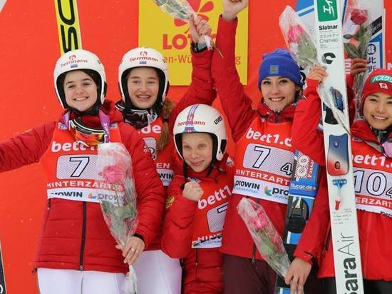 Магаданка в составе сборной России завоевала серебро в командном турнире на втором этапе кубка мира по прыжкам на лыжах с трамплина