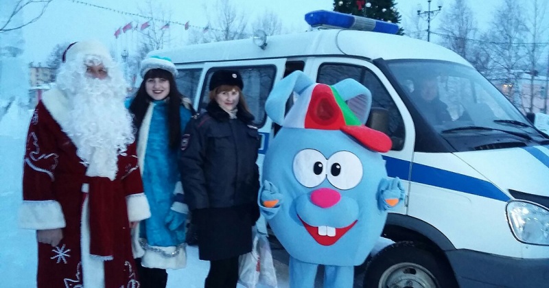 Полицейский Дед Мороз поздравил ребят из Хасынского городского округа Магаданской области