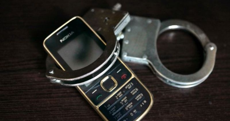 Ранее судимый житель Магадана свободным доступом из квартиры похитил телефон