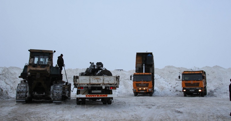 Губернатор проинспектировал расчистку улиц и дворов Магадана от снежных завалов