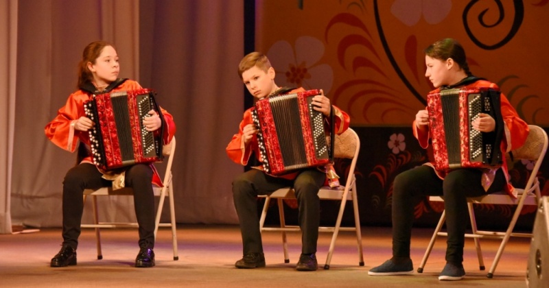 Гала-концерт XII городского фестиваля детского народного творчества  «Истоки» собрал сотни магаданцев