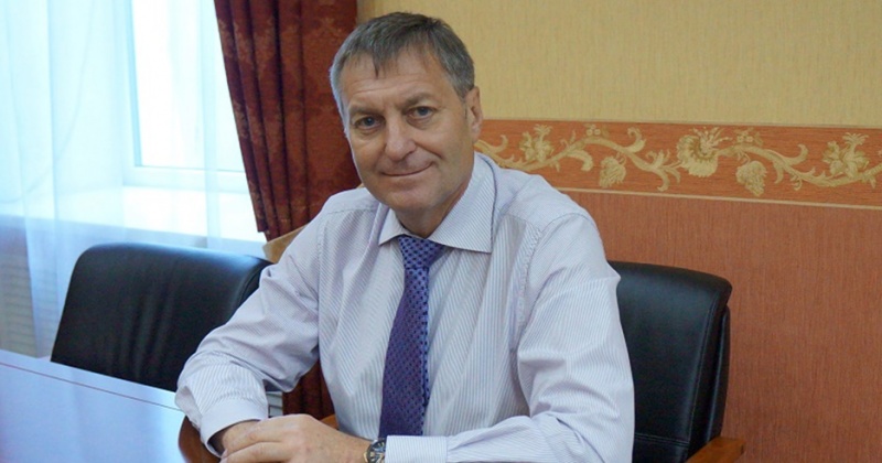 Благодарность за оказанное содействие в проведении VI Форума молодежи Магаданской области выразил министр образование Колымы Михаилу Котову