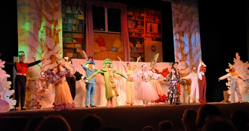 Единственный детский театр Магадана, работающий в жанре мюзикла, отметил 50-й день рождения