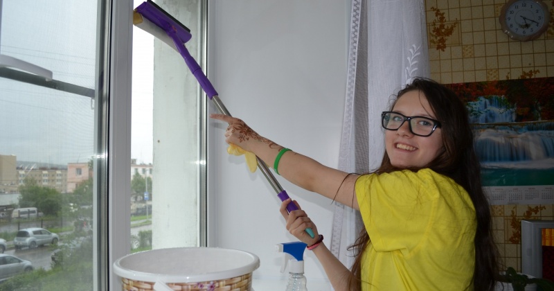 Волонтеры помоют окна в комнатах граждан пожилого возраста, ветеранов и инвалидов города Магадана