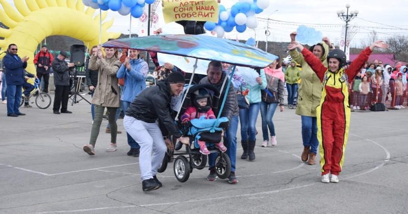 Юбилейный смотр-конкурс колясок «Карапуз» прошел в эти выходные в Магадане