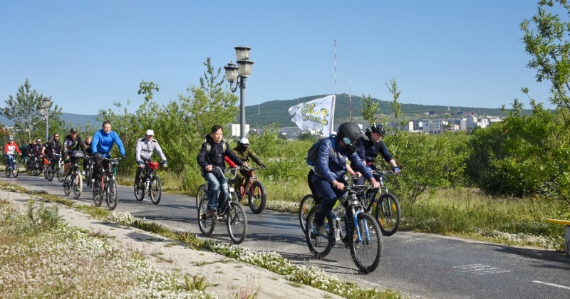 Три десятка человек приняли участие в пробеге «Золотой велосипед» в поддержку «Старательского фарта» в Магадане