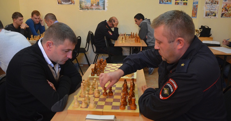 В «быстрые шахматы» сыграли магаднские полицейские
