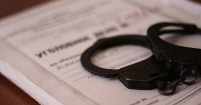Для жестокого избиения жителя Магадана двое злоумышленников использовали лопату и монтировку