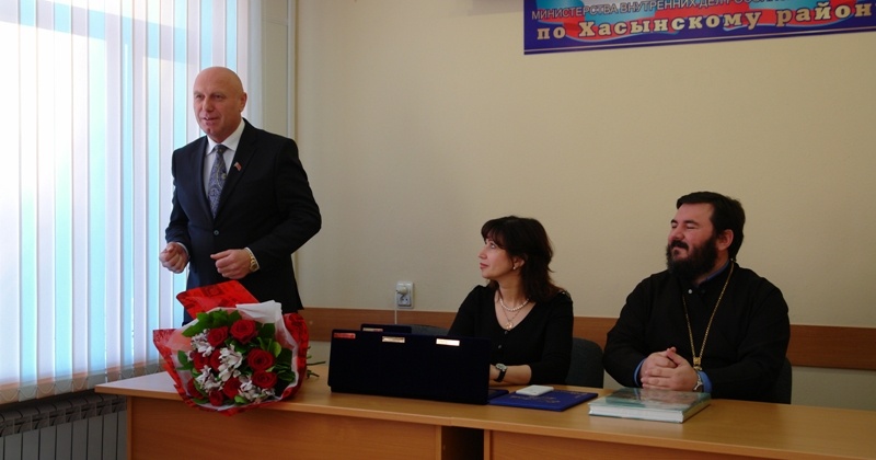 Александр Басанский поздравил ольских и хасынских полицейских с профессиональным праздником