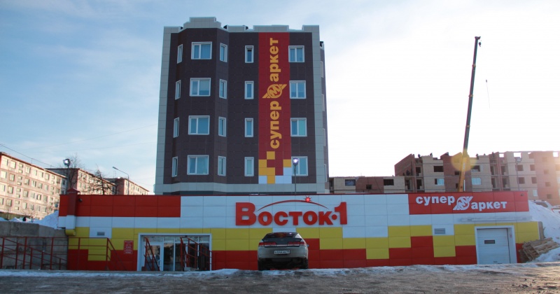 Рубщики мяса магазина «Восток-1» мешают спать жителям магаданского дома по ул. Якутская, д.60