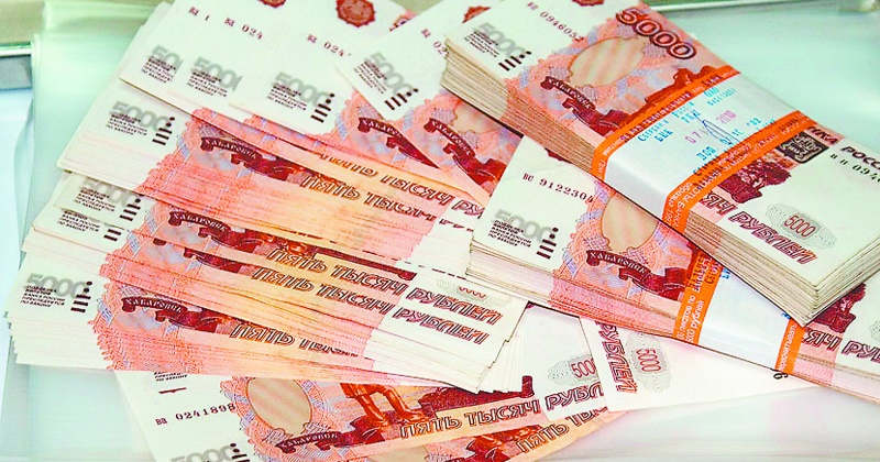 Желая поправить свое финансовое положение, жительница Магадана лишилась более девятисот тысяч рублей