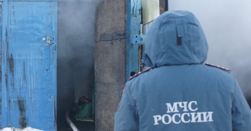 Магаданские пожарные ликвидировали загорание частного гаража