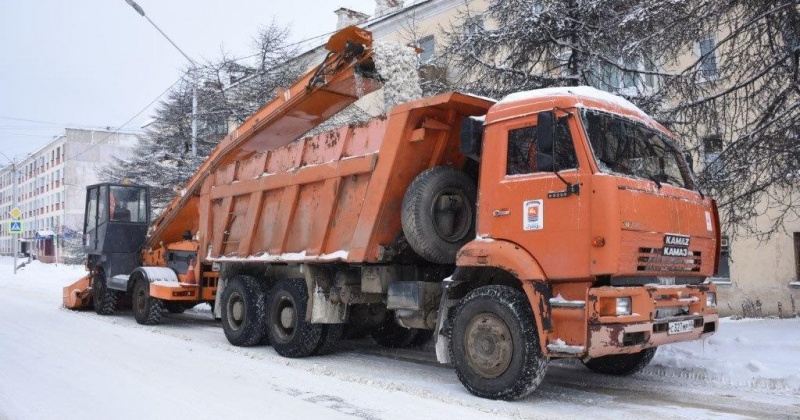 Портовое шоссе ограничено сегодня в Магадане для движения в связи с уборкой снега
