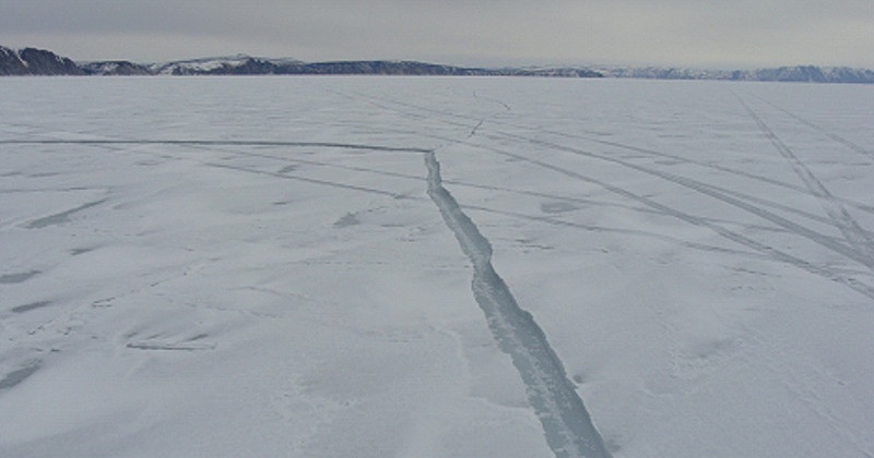 В бухте Гертнера отмечены первые признаки начала  разрушения ледяного покрова