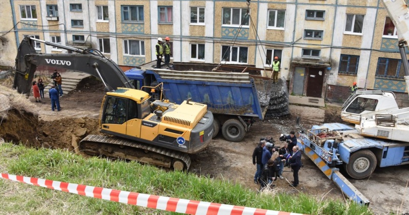 Мэр Магадана проинспектировал работы по восстановлению подпорной стены на Портовой