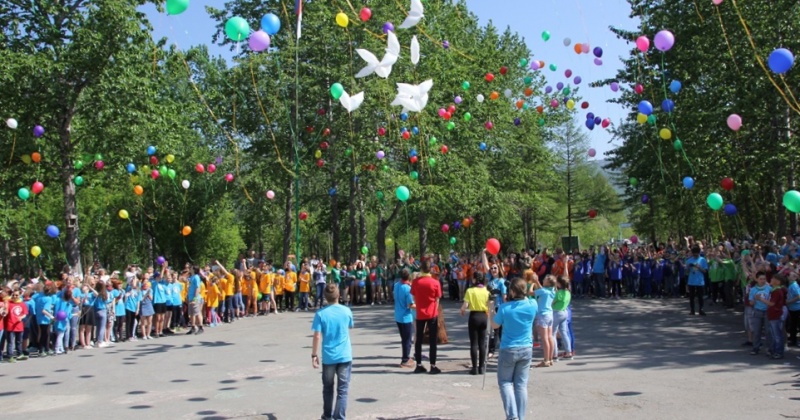 114 колымских ребят, показавших лучшие результаты в различных конкурсах, поедут в этом году на летний отдых в детский лагерь «Океан» во Владивостоке