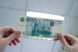 В основном на Колыме регистрируются единичные факты сбыта поддельных купюр номиналом 1000 и 5000 рублей